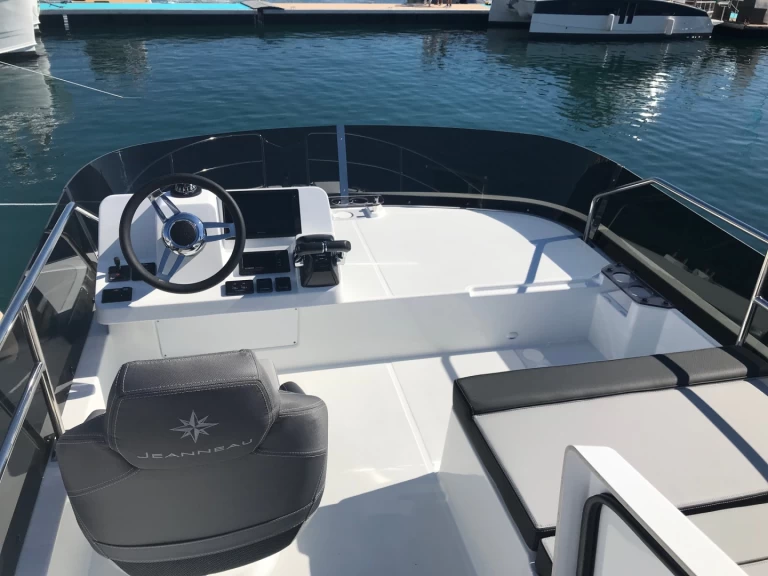 Alquiler de embarcaciones Jeanneau Merry Fisher 1095 Fly enZadar en Samboat