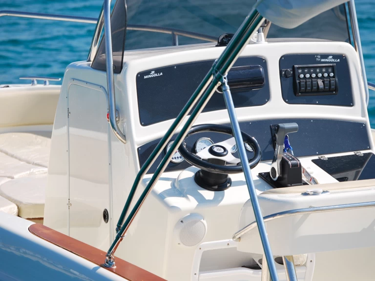 Alquiler de barcos Polignano a Mare barato de Brava 25 Open