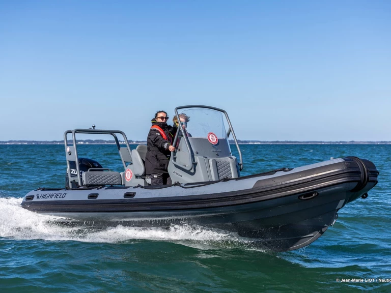 Alquiler Neumática Highfield con o sin  título de navegación