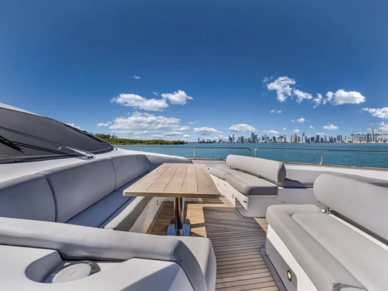 Sunseeker 96 de alquiler a South Miami Beach