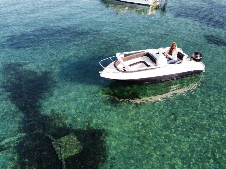 Alquiler Neumática Delta Marine con o sin  título de navegación