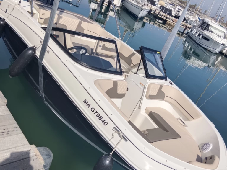 Alquiler Port Fréjus - Bayliner VR5 OB en SamBoat