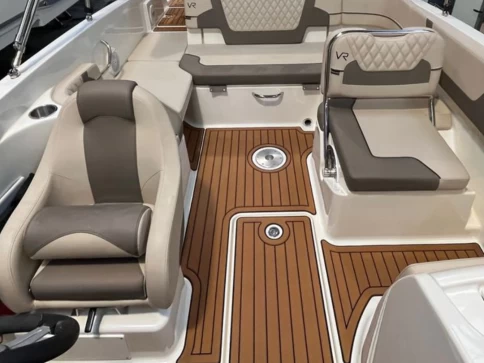 Alquiler de Bayliner VR5 OB en Port Fréjus