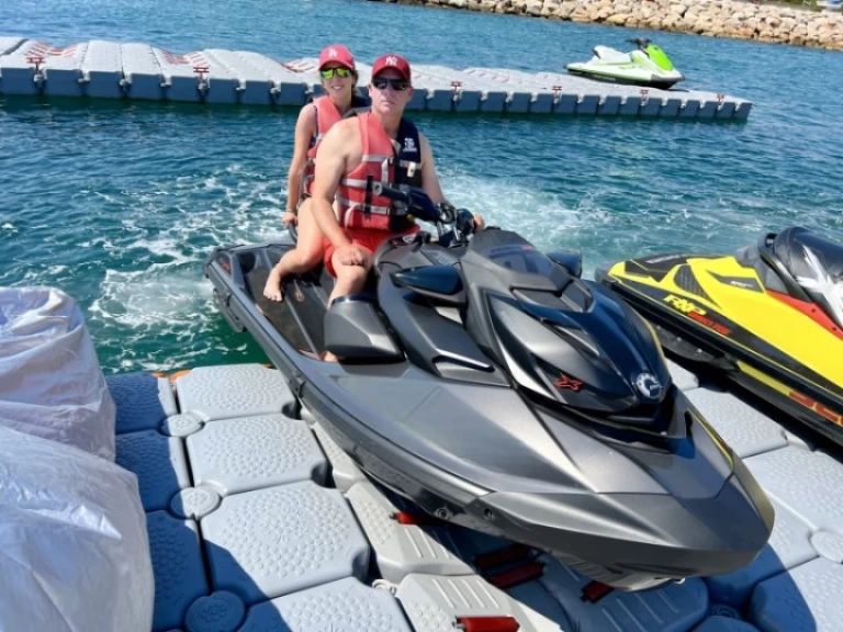 Sea-Doo RXT X 325 rs de alquiler a Fréjus