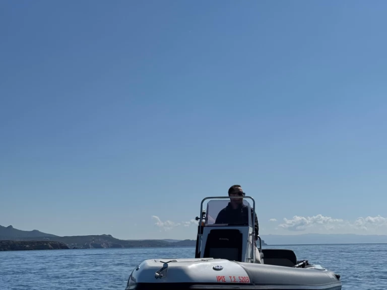 Alquiler Neumática en Anávyssos - Oceanic 560