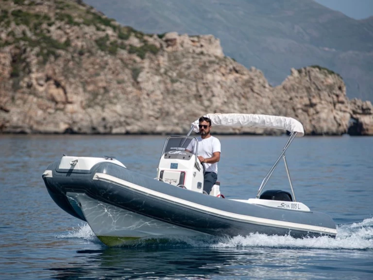 Alquiler Neumática Trimarchi con o sin  título de navegación
