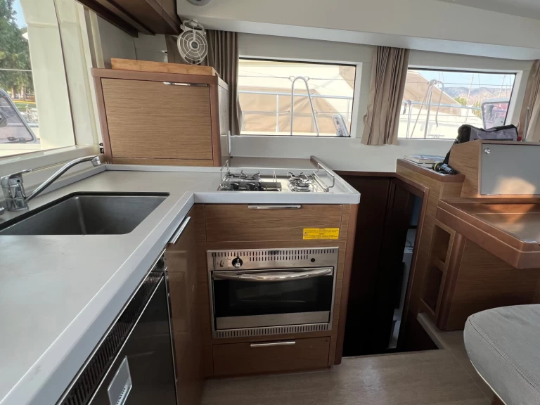 Catamarán para alquilar Álimos al mejor precio