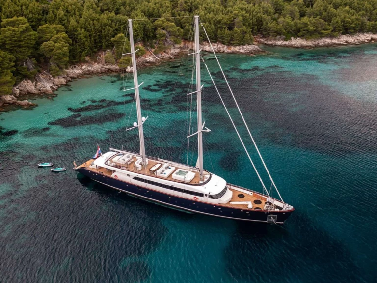 Rayburn Custom Yachts Nocturno de alquiler a Croacia
