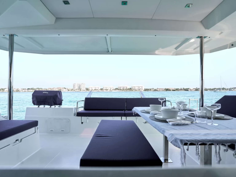 Alquiler Yate de lujo Fountaine Pajot con o sin  título de navegación