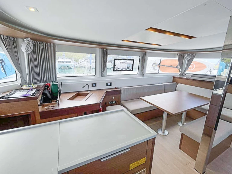 Alquiler Yate de lujo Lagoon con o sin  título de navegación