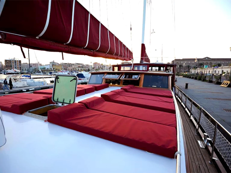 Velero para alquilar Milazzo al mejor precio