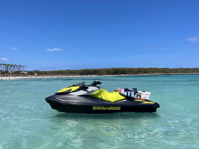 Alquiler de barcos Cala Bona barato de SEADOO GTR 230