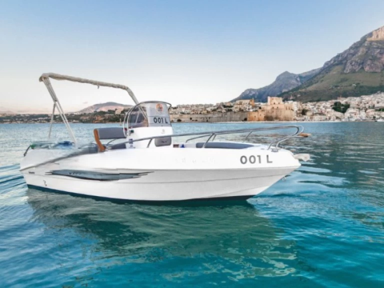 Alquiler Lancha Prestige One con o sin  título de navegación