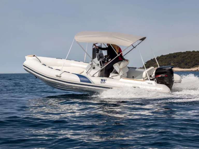 Alquiler de Tiger 520 open en Rovinj Port