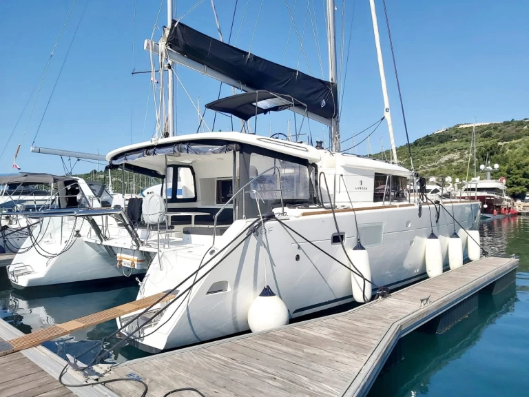 Alquiler de Catamarán, con o sin patrón Lagoon Primošten