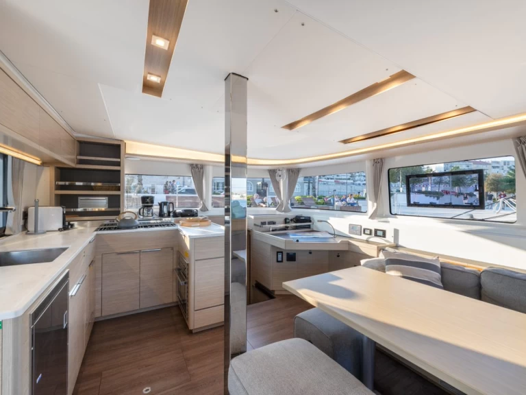 Alquiler de barcos Split barato de Lagoon 46