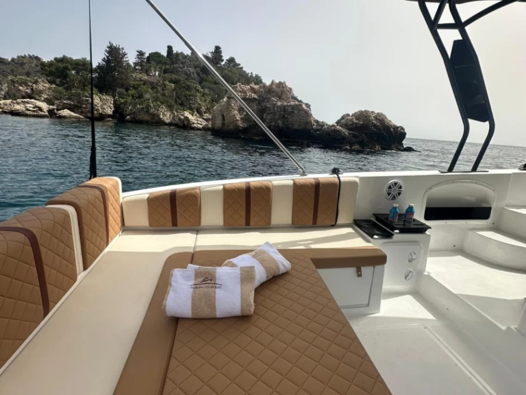 Alquiler de Saver Saver 330 Walkaround en Taormina