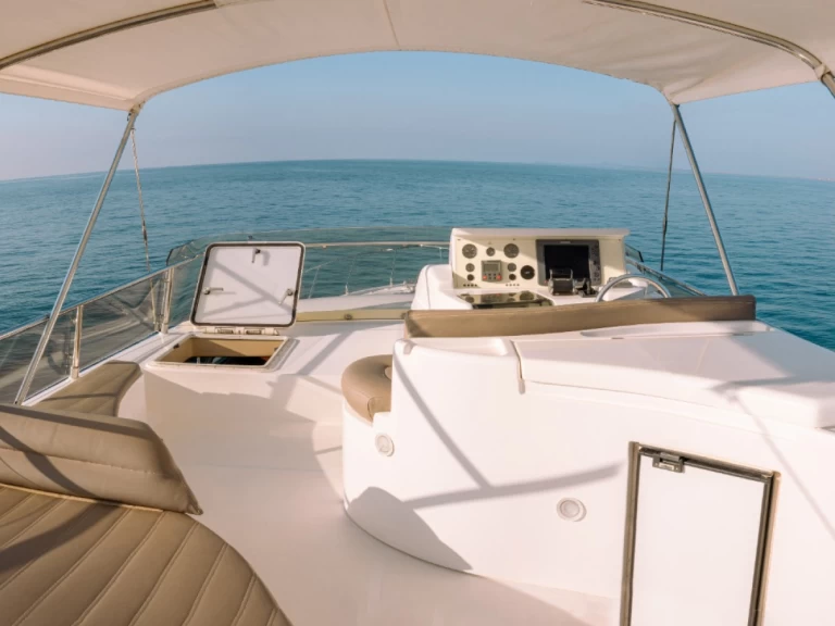 Alquiler de barcos Milazzo barato de Ferretti 57