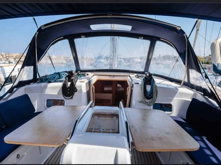 Alquiler de embarcaciones Jeanneau Sun Odyssey 519 enTropea en Samboat