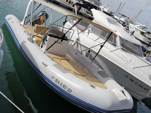 Alquiler Neumática Zodiac con o sin  título de navegación