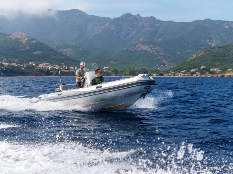 Adventure vesta 585 de alquiler a Galéria