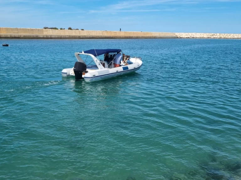 Alquiler Neumática Novamarine con o sin  título de navegación