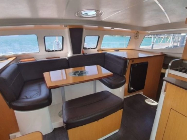 Alquiler de Fountaine Pajot Mahe 36 en Propriano