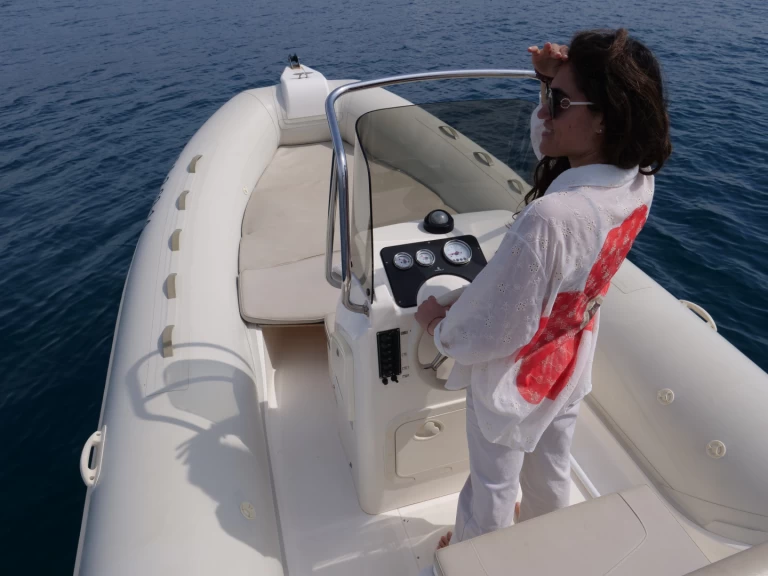 Alquiler Lancha Capelli con o sin  título de navegación