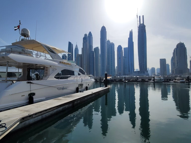 Alquiler de barcos Dubai Marina barato de Refit 2023