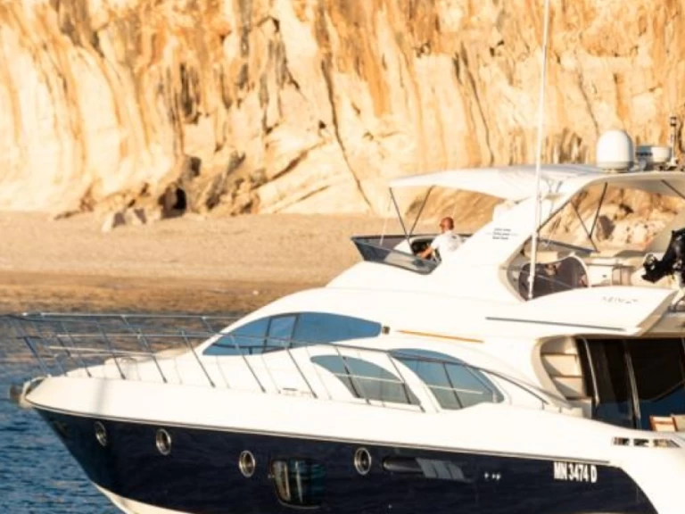 Alquiler de Azimut Azimut 62 Fly en Porto Cervo