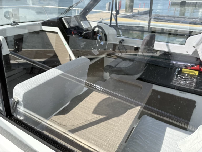 Alquiler de embarcaciones Jeanneau Merry Fisher 695 series2 enOuistreham en Samboat