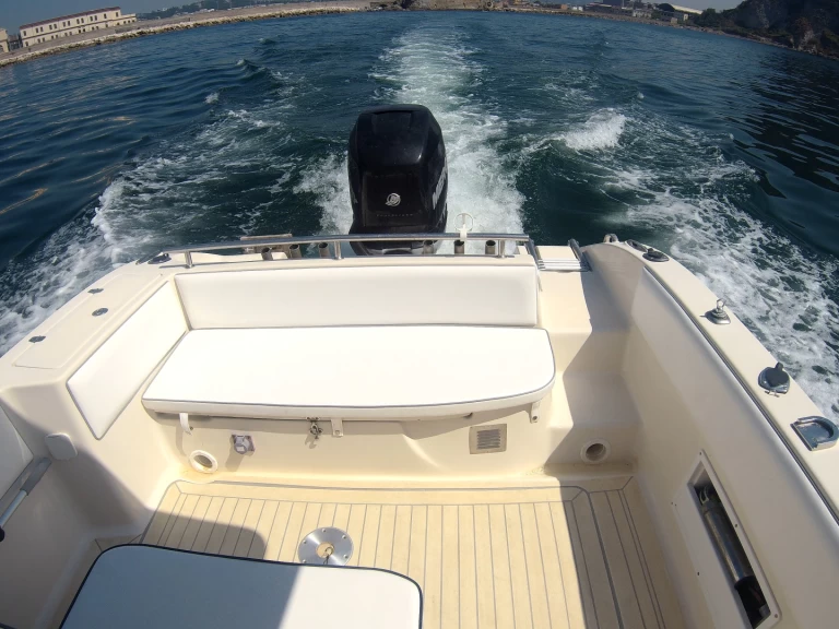 Lancha para alquilar Nápoles al mejor precio