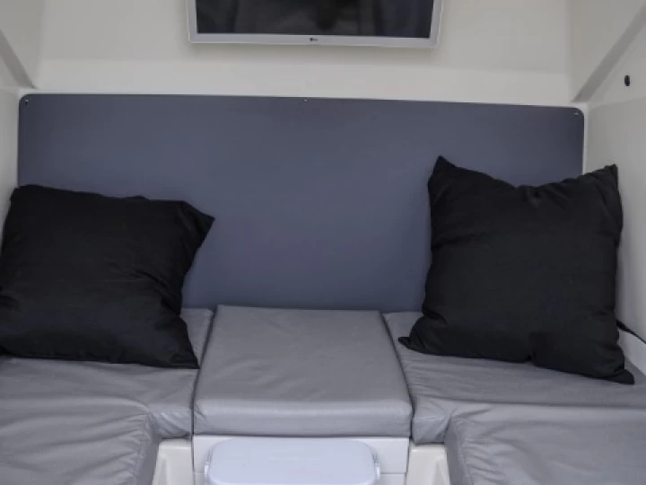 Alquiler Neumática Nuova Jolly con o sin  título de navegación