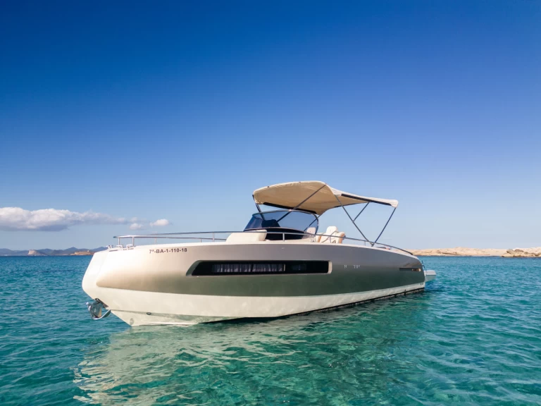 Alquiler Lancha Invictus  con o sin  título de navegación