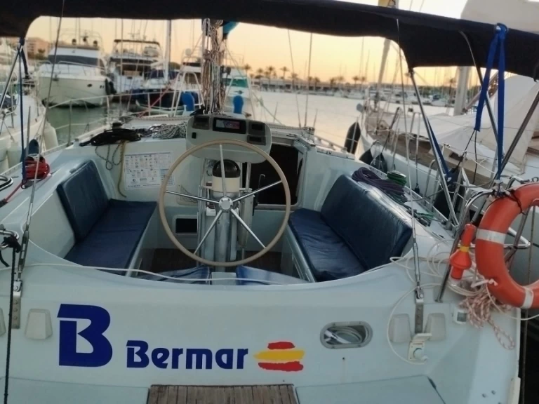 Alquiler de embarcaciones Bénéteau Oceanis 43 enLa Manga en Samboat