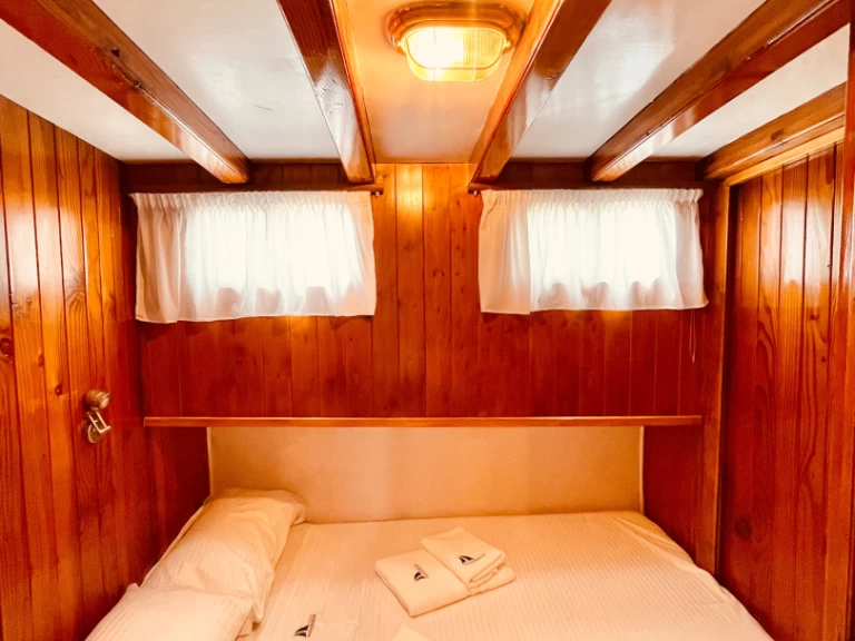 Custom Made 78 de alquiler a Orikum