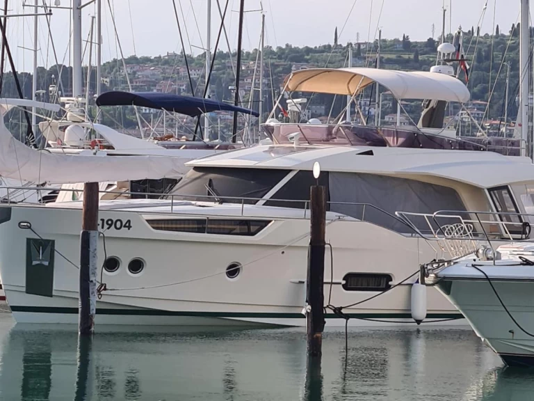 Alquiler de Greenline Yachts Greenline 48 Fly en Portorož