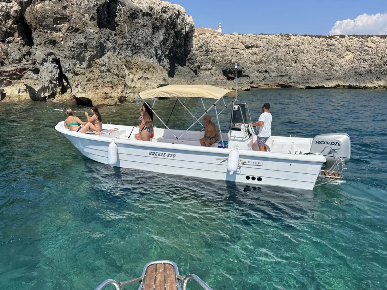 Alquiler de Conero Breeze 820 en Marzamemi