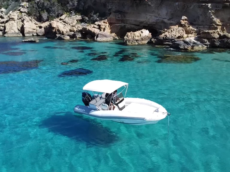 Alquiler Neumática Zodiac con o sin  título de navegación