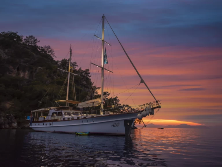 Alquiler Velero Custom Made con o sin  título de navegación