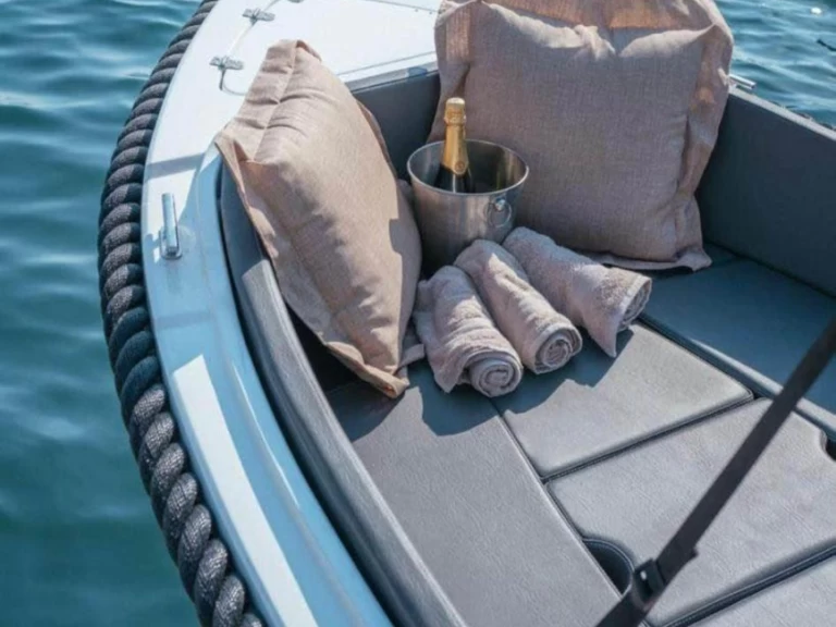 Alquiler de embarcaciones Silver Silver yacht enSant Antoni de Portmany en Samboat