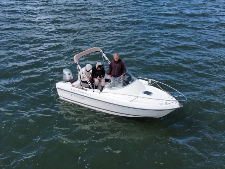 Alquiler de embarcaciones B2 Marine Cap Ferret 452 Cabin Cruiser enArzon en Samboat