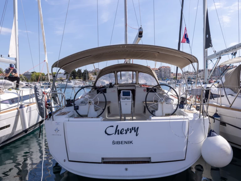 Alquiler Velero Jeanneau con o sin  título de navegación