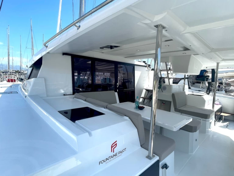 Alquiler de Catamarán, con o sin patrón Fountaine Pajot Kaštela