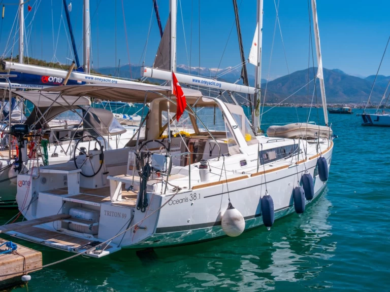 Alquiler de Bénéteau Oceanis 38.1 en Fethiye