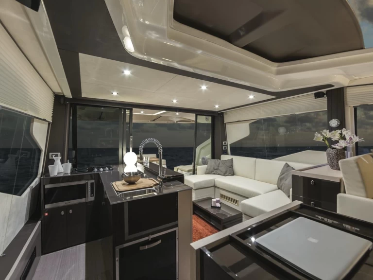 Alquiler Yate de lujo Cranchi con o sin  título de navegación