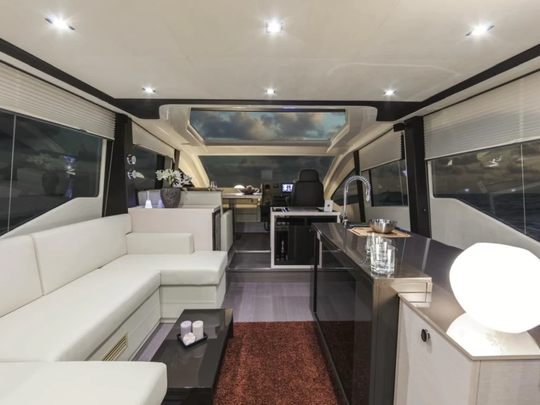 Alquiler Yate de lujo Cranchi con o sin  título de navegación