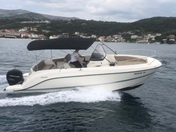 Alquiler de barcos Trogir barato de Activ 805 Open