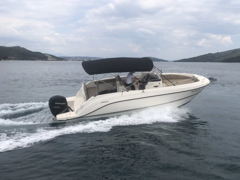 Alquiler de embarcaciones Quicksilver Activ 805 Open enTrogir en Samboat