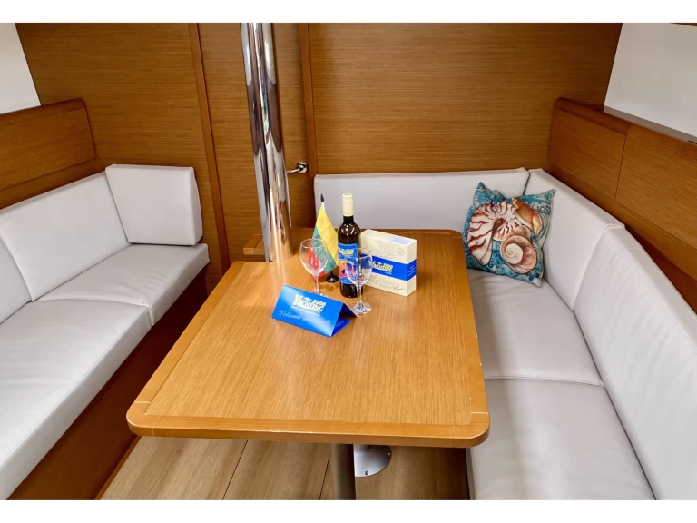 Alquiler de embarcaciones Jeanneau Sun Odyssey 389 enŠibenik en Samboat